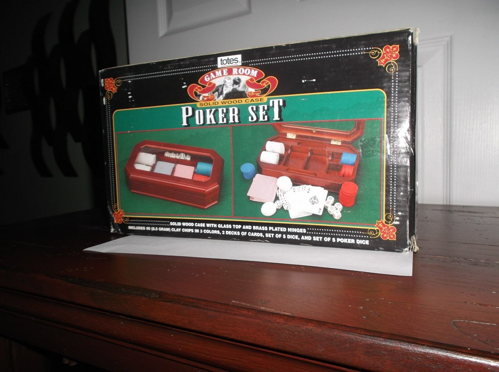 Brand New In Box, Totes Poker Set Solid Wood Case Brass Hinges 80 Clay Chips Car