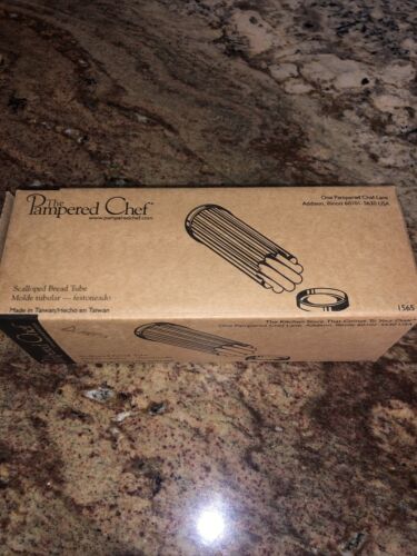 The Pampered Chef Scalloped Bread Tube New
